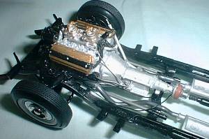 sm300cengine.jpg (13424 bytes)